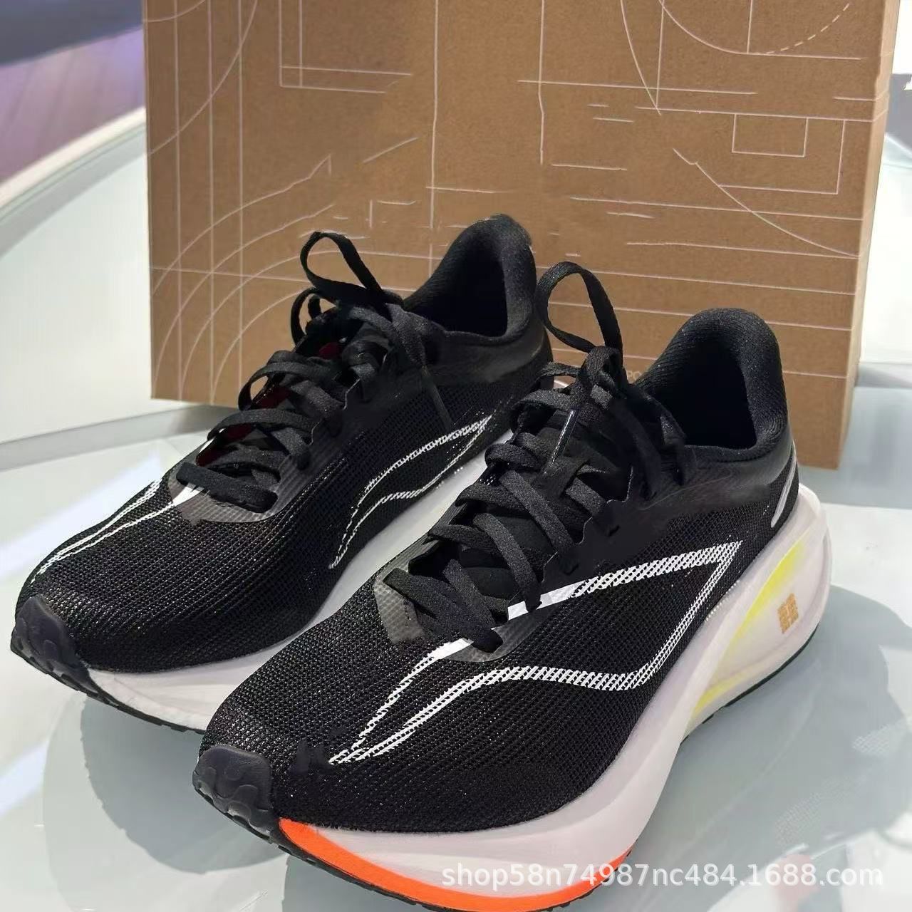 Sepatu Olahraga Pria Ultra-rin - Outdoor Lighting Round ulasan dan harga